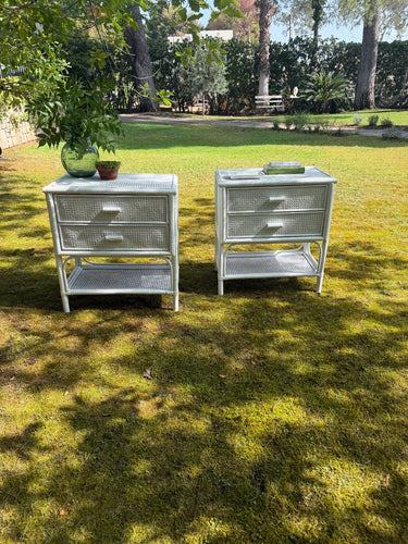 Pareja de mesitas de caña