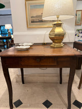 Mesita auxiliar de roble