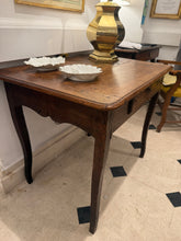 Mesita auxiliar de roble