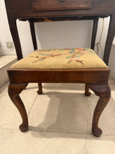 Escabel con petit point